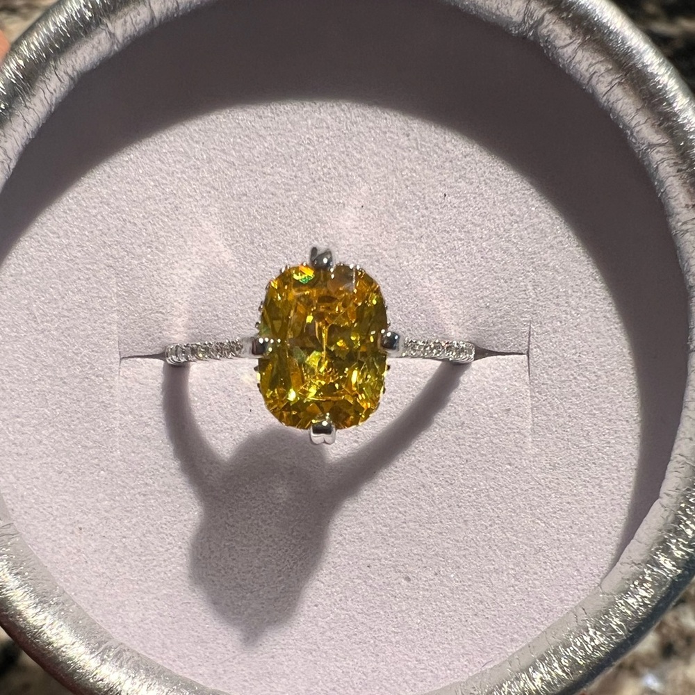 PURÉ SILVER Beautiful yellow stone ring